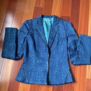 Classy Tahari blazer size 4 Spectacular colors of blue and teal